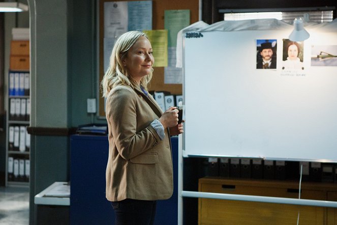 The Brokenwood Mysteries - Stone Cold Dead - Photos - Fern Sutherland