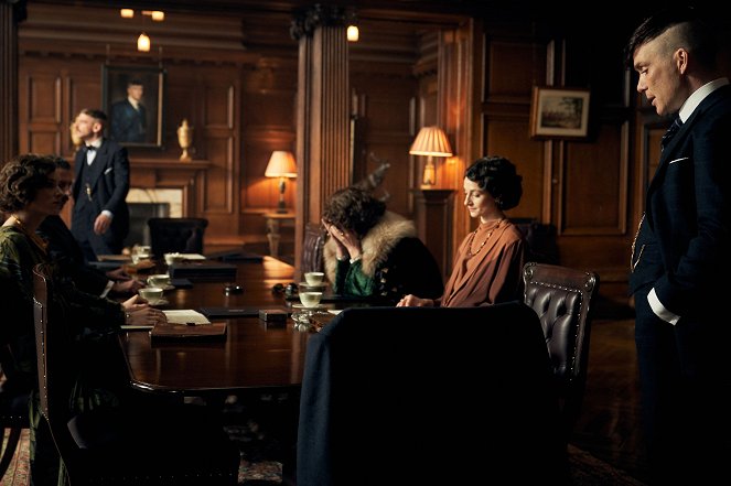 Peaky Blinders - Season 5 - Martes negro - De la película - Sophie Rundle, Natasha O'Keeffe, Cillian Murphy