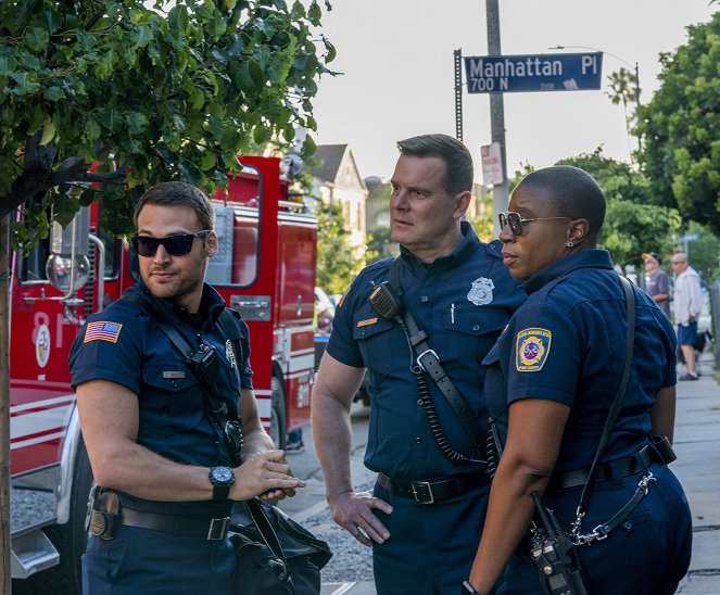 911 L.A. - Season 3 - A mai fiatalok - Filmfotók - Ryan Guzman, Peter Krause, Aisha Hinds