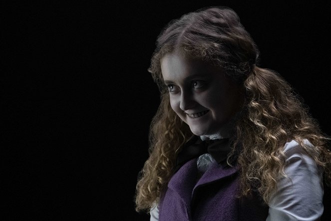 Into the Dark - Season 2 - Uncanny Annie - Photos - Isabella Acres