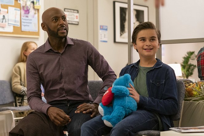 A Million Little Things - Season 2 - Coming Home - Photos - Romany Malco, Chance Hurstfield