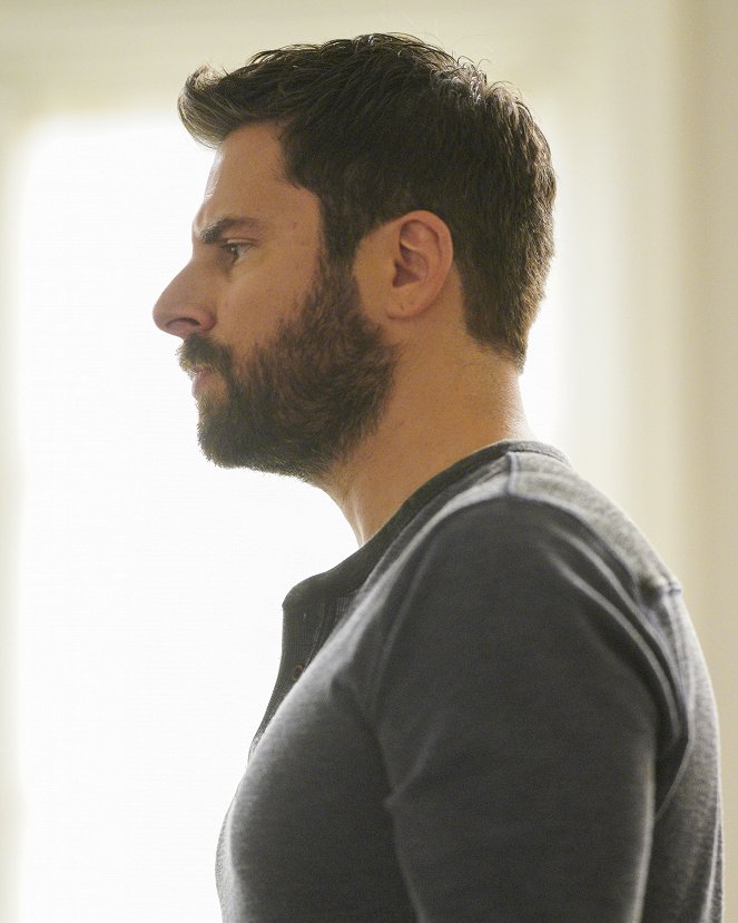 A Million Little Things - Season 2 - Coming Home - Photos - James Roday Rodriguez