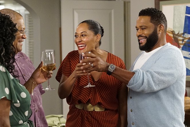 Black-ish - Season 6 - Pops the Question - Filmfotos - Laurence Fishburne, Tracee Ellis Ross, Anthony Anderson