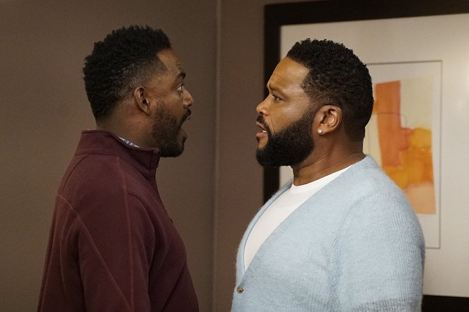 Black-ish - Pops the Question - Photos - Baron Vaughn, Anthony Anderson