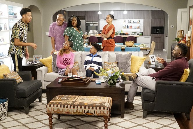 Black-ish - Season 6 - Pops the Question - Photos - Marcus Scribner, Laurence Fishburne, Marsai Martin, Miles Brown, Tracee Ellis Ross