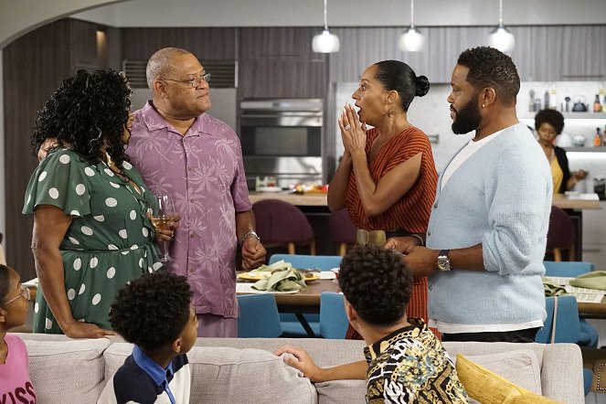 Black-ish - Pops the Question - Photos - Laurence Fishburne, Loretta Devine, Tracee Ellis Ross, Anthony Anderson