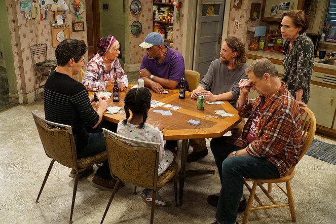 The Conners - Preemies, Weed, and Infidelity - Photos - Michael Fishman, Estelle Parsons, James Pickens Jr., Laurie Metcalf, John Goodman