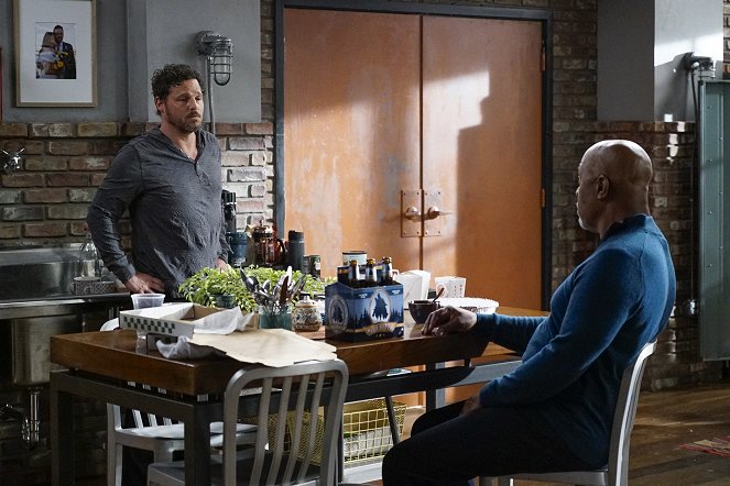 Grey's Anatomy - Nothing Left to Cling To - Photos - Justin Chambers, James Pickens Jr.