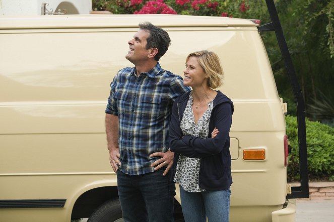 Współczesna rodzina - Season 11 - Nowi w rodzinie - Z filmu - Ty Burrell, Julie Bowen