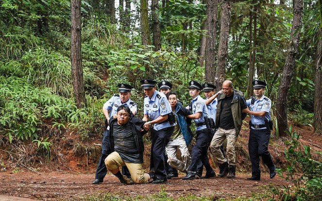 Gaoxing Catches a Thief - Photos