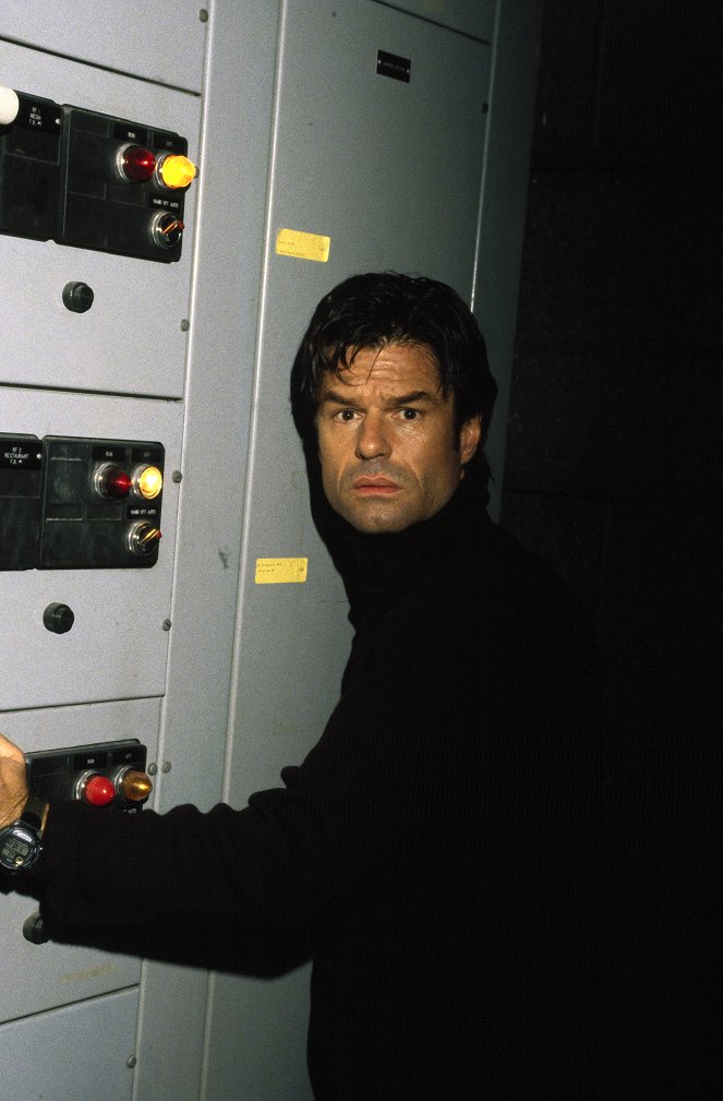 The Outer Limits - Monster - Photos - Harry Hamlin