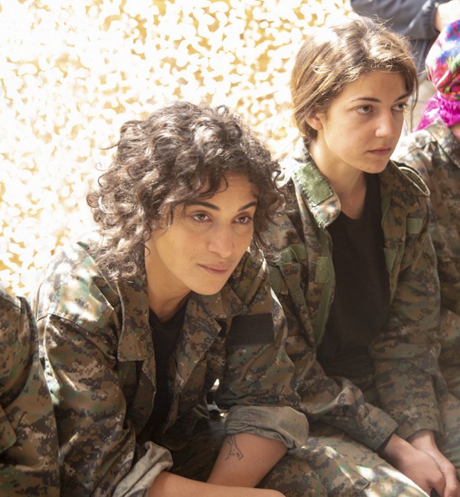 Operation Red Snake - Band of Sisters - Filmfotos - Camélia Jordana, Esther Garrel