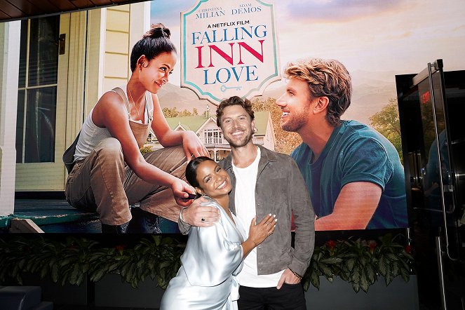 Falling Inn Love - Tapahtumista - Netflix "Falling Inn Love" Cast & Crew Screening