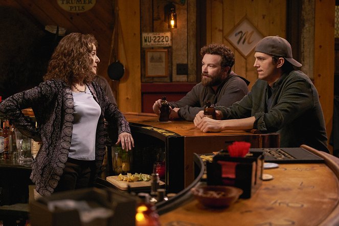 The Ranch - Let's Fall to Pieces Together - Photos - Debra Winger, Danny Masterson, Ashton Kutcher