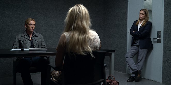 Neuvěřitelná - Epizoda 6 - Z filmu - Toni Collette, Merritt Wever
