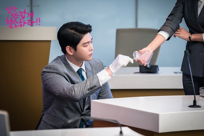 Clean Up Like It's Hot - Lobby Cards - Gyoon-sang Yoon