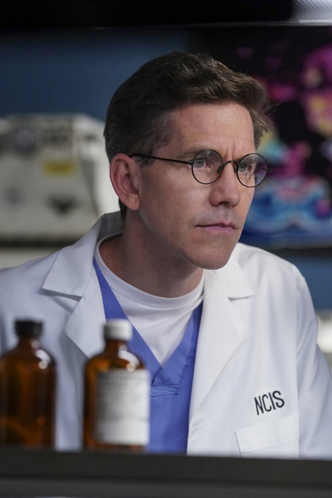 NCIS: Naval Criminal Investigative Service - Season 17 - Out of the Darkness - Photos - Brian Dietzen