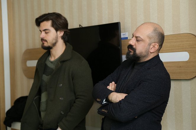 Łzy Cennet - Z filmu - Berk Atan, Devrim Saltoğlu