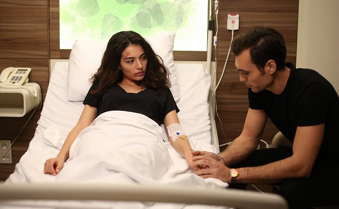 Çarpisma - De la película - Melisa Aslı Pamuk, Hakan Kurtaş