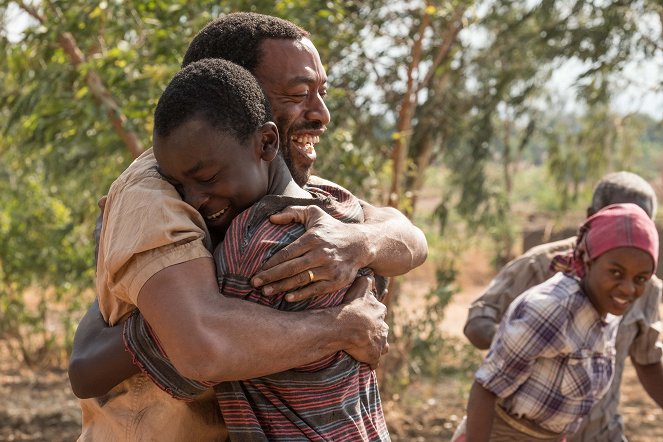 The Boy Who Harnessed the Wind - Do filme - Chiwetel Ejiofor, Maxwell Simba