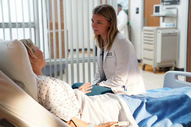 The Resident - Season 3 - Saints & Sinners - Photos - Emily VanCamp