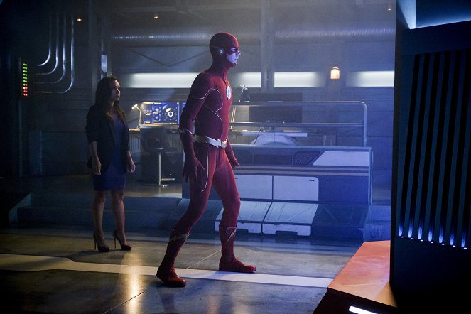The Flash - Into the Void - Photos - Danielle Nicolet, Grant Gustin