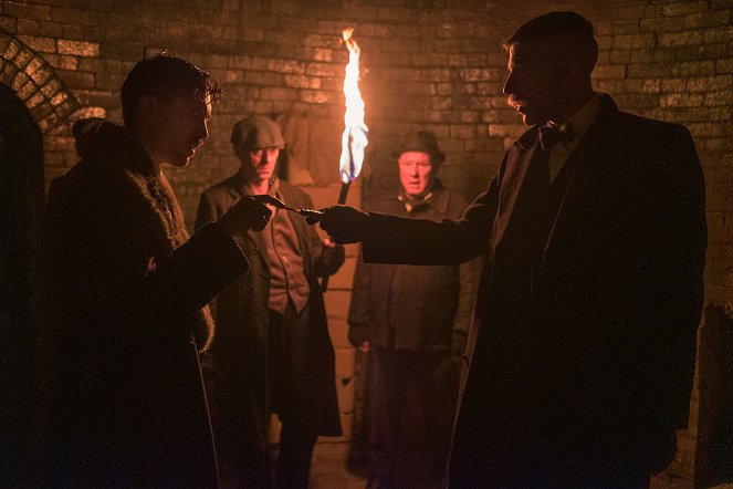 Peaky Blinders - Season 5 - The Shock - Photos - Andrew Koji, Ned Dennehy, Ian Peck, Paul Anderson