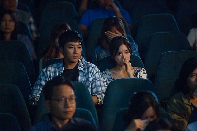 Couple on the Backtrack - Filmfotos - Ho-joon Son, Bo-gyeol Go