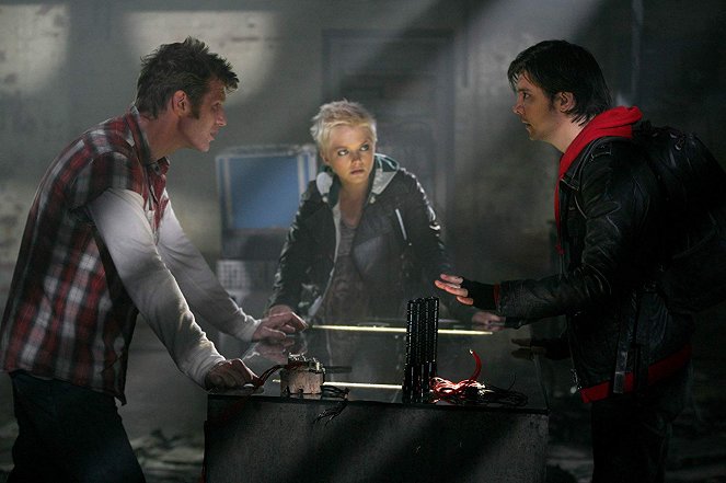 Primeval - The Chase Continues - Photos - Jason Flemyng, Hannah Spearritt, Andrew Lee Potts