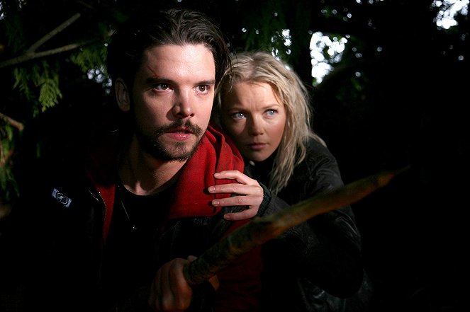 Primeval - Back from the Cretaceous - Photos - Andrew Lee Potts, Hannah Spearritt