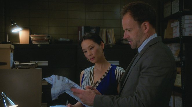Elementary - The Cost of Doing Business - Photos - Lucy Liu, Jonny Lee Miller