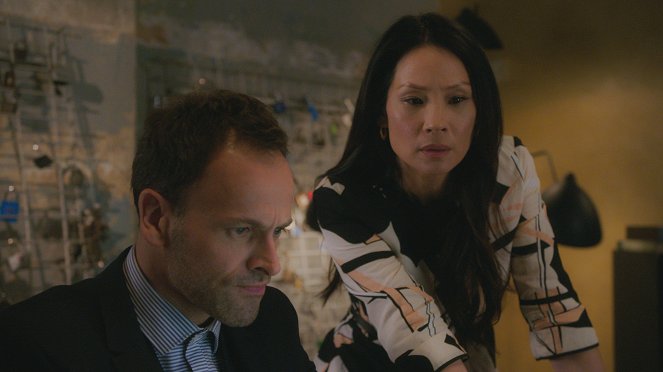 Elementary - The Cost of Doing Business - Photos - Jonny Lee Miller, Lucy Liu