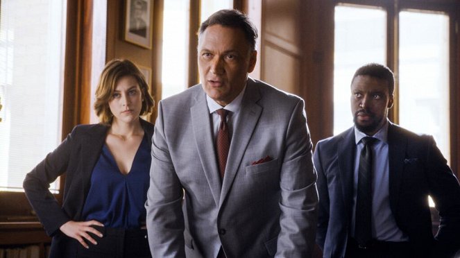 Bluff City Law - Pilot - Film - Caitlin McGee, Jimmy Smits