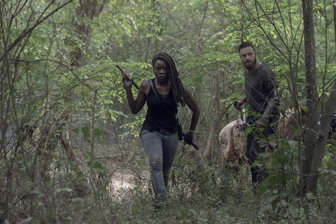 The Walking Dead - Season 10 - Lines We Cross - Photos - Danai Gurira, Ross Marquand