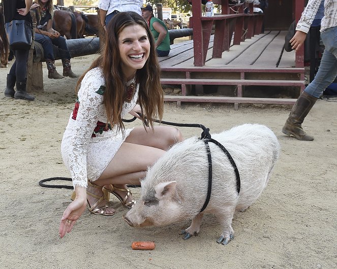 Farma na spadnutí - Série 2 - Z akcí - 20th Century Fox Television TCA Studio Day for ABC’s “Bless This Mess” at Sunset Ranch Hollywood on July 28, 2019 in Hollywood, California - Lake Bell