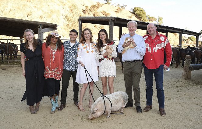 Bless This Mess - Season 2 - Events - 20th Century Fox Television TCA Studio Day for ABC’s “Bless This Mess” at Sunset Ranch Hollywood on July 28, 2019 in Hollywood, California - Elizabeth Meriwether, Pam Grier, JT Neal, Lennon Parham, Lake Bell, Ed Begley Jr., David Koechner
