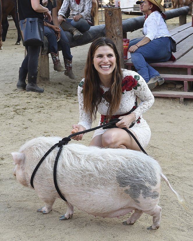 Bless This Mess - Season 2 - Eventos - 20th Century Fox Television TCA Studio Day for ABC’s “Bless This Mess” at Sunset Ranch Hollywood on July 28, 2019 in Hollywood, California - Lake Bell