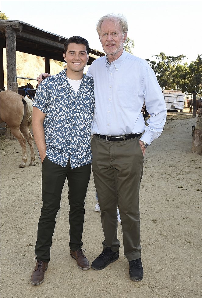 Bless This Mess - Season 2 - Veranstaltungen - 20th Century Fox Television TCA Studio Day for ABC’s “Bless This Mess” at Sunset Ranch Hollywood on July 28, 2019 in Hollywood, California - JT Neal, Ed Begley Jr.