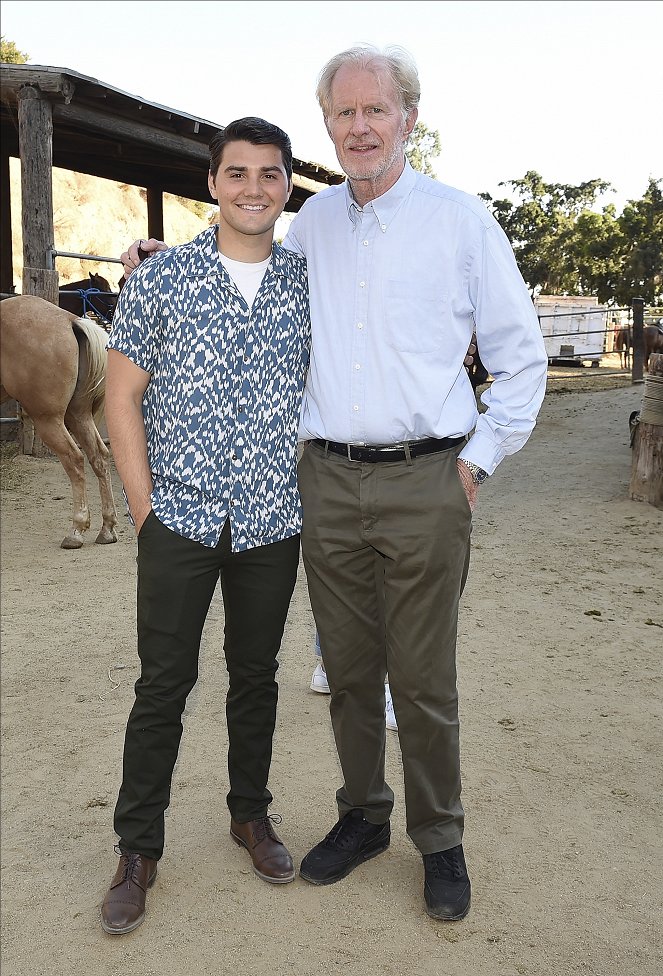 Kochany bajzel - Season 2 - Z imprez - 20th Century Fox Television TCA Studio Day for ABC’s “Bless This Mess” at Sunset Ranch Hollywood on July 28, 2019 in Hollywood, California - JT Neal, Ed Begley Jr.