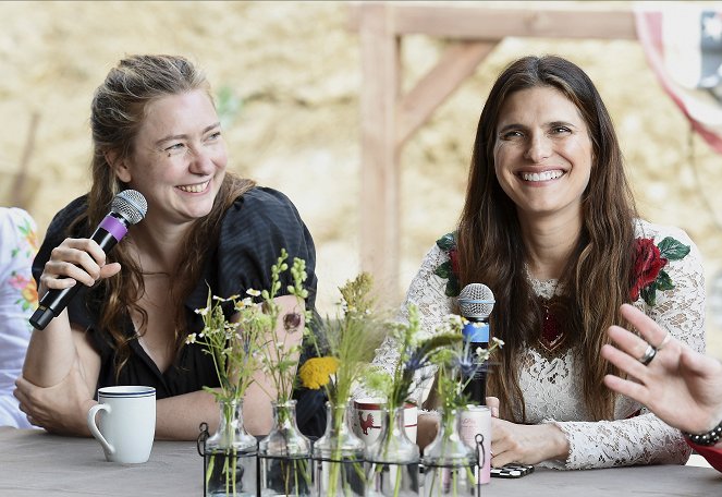 Bless This Mess - Season 2 - Events - 20th Century Fox Television TCA Studio Day for ABC’s “Bless This Mess” at Sunset Ranch Hollywood on July 28, 2019 in Hollywood, California - Elizabeth Meriwether, Lake Bell