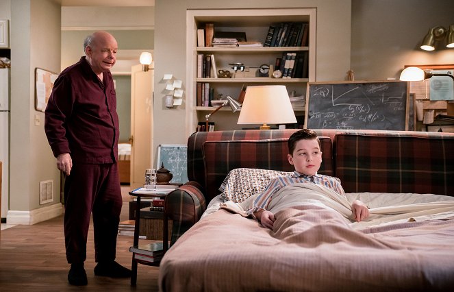 Az ifjú Sheldon - Season 2 - A hibátlan vizsga és a borszeszégős pillecukor - Filmfotók - Wallace Shawn, Iain Armitage