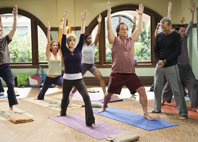 According to Jim - The Yoga Bear - Photos - Courtney Thorne-Smith, Jim Belushi, Patrick Fabian