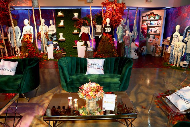 Ľadové kráľovstvo II - Z akcií - Frozen Fan Fest Product Showcase at Casita Hollywood on October 02, 2019 in Los Angeles, California