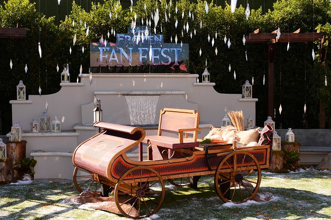 Ledové království II - Z akcí - Frozen Fan Fest Product Showcase at Casita Hollywood on October 02, 2019 in Los Angeles, California