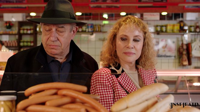 Milosrdná lež - De la película - Zdeněk Maryška, Zora Ulla Keslerová