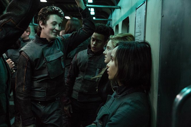Divergent - Photos - Miles Teller, Shailene Woodley, Zoë Kravitz