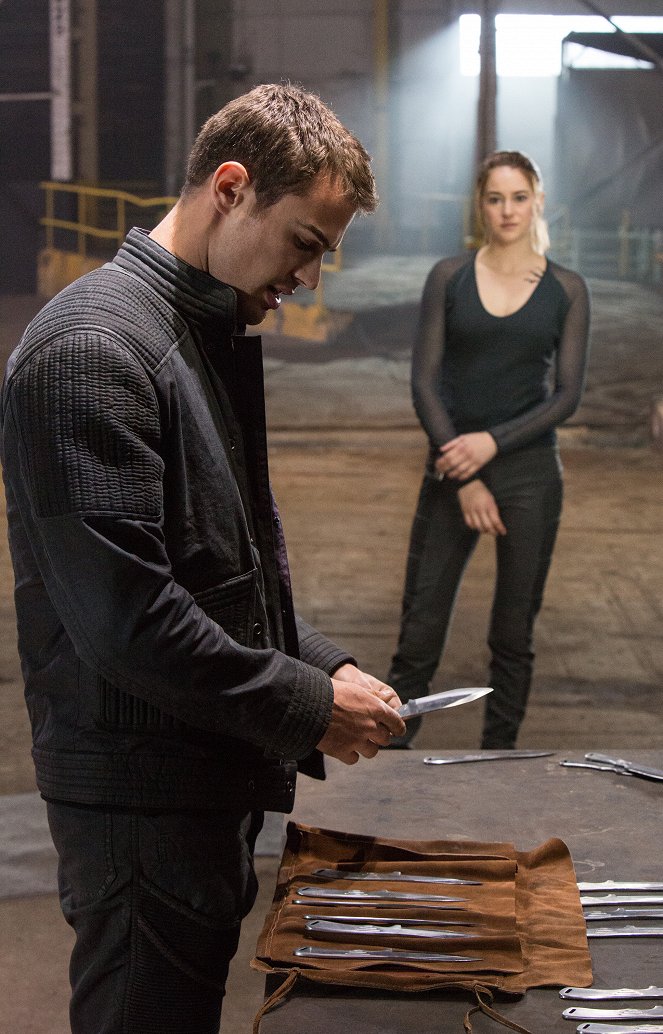 Divergent - Outolintu - Kuvat elokuvasta - Theo James
