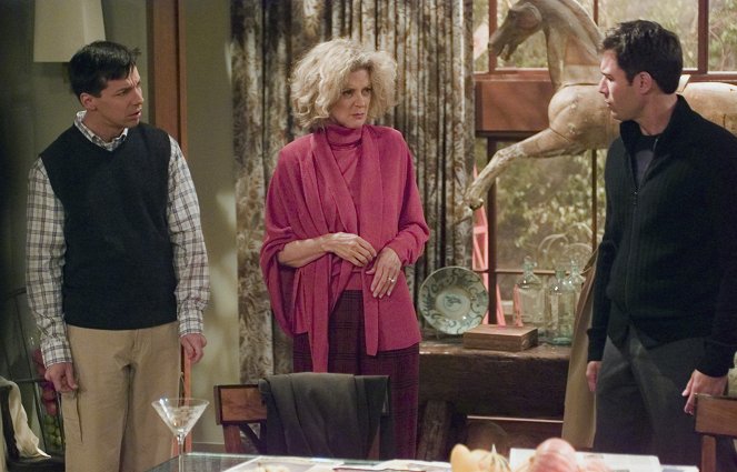 Will & Grace - Home Court Disadvantage - Photos - Sean Hayes, Blythe Danner, Eric McCormack