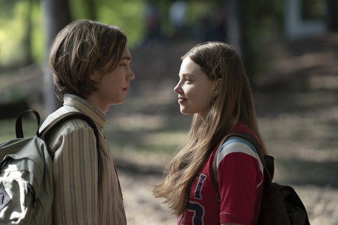 Looking for Alaska - Famous Last Words - Photos - Charlie Plummer, Kristine Froseth