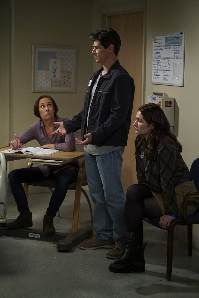 The Conners - Season 2 - A Kiss Is Just A Kiss - Z filmu - Laurie Metcalf, Michael Fishman, Emma Kenney